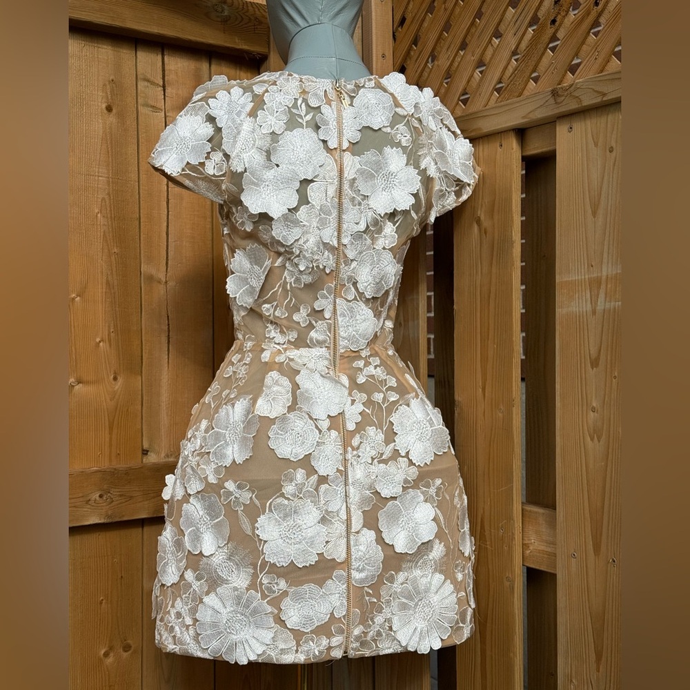 🆕 BRONX & BANCO 🧿 NWOT Jasmine Capsleeve White Floral Mini Dress, Sz S US 4 - Picture 10 of 16